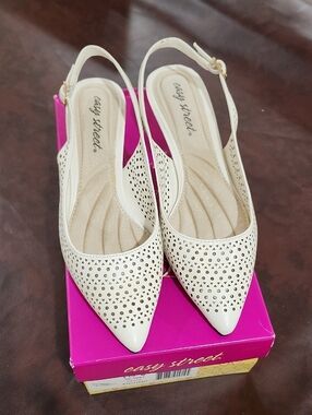 Easy Street White Slingback Heels